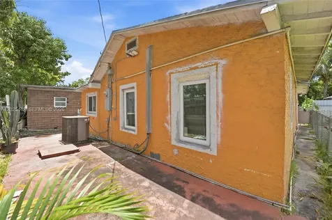 7762 NW 9th Avenue Miami FL 33150