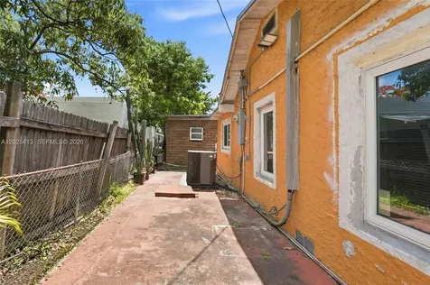 7762 NW 9th Avenue Miami FL 33150