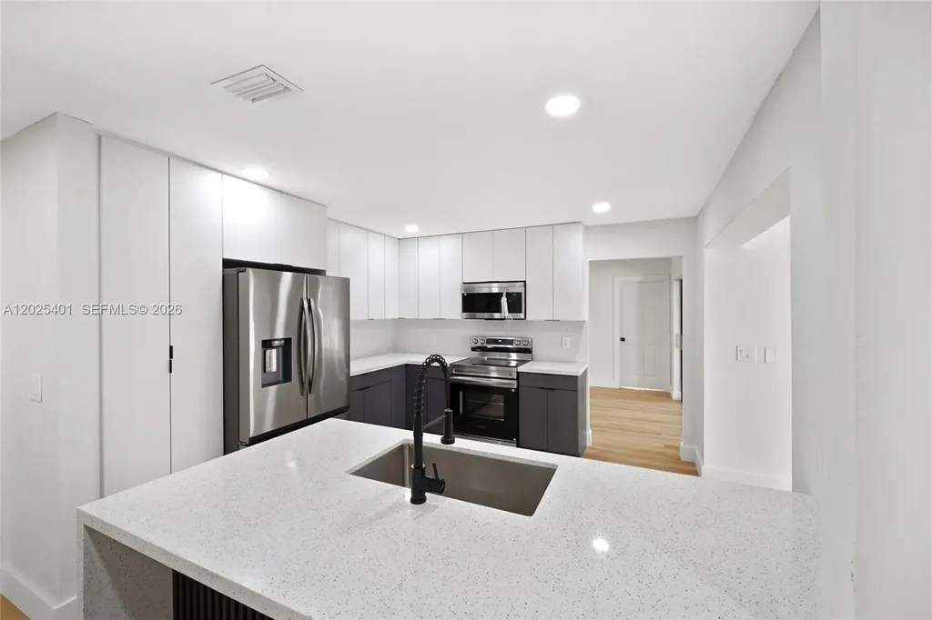 8475 NW 2nd Manor Coral Springs FL 33071