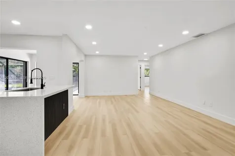 8475 NW 2nd Manor Coral Springs FL 33071