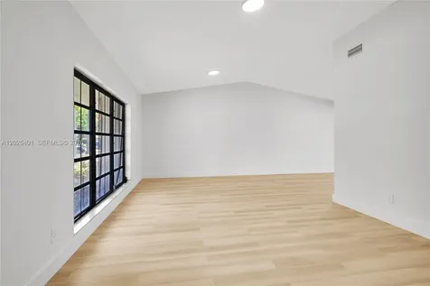8475 NW 2nd Manor Coral Springs FL 33071