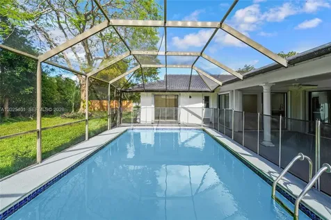 8475 NW 2nd Manor Coral Springs FL 33071