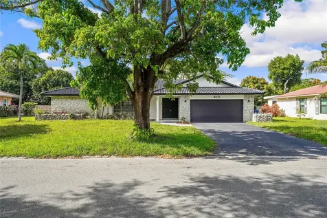 8475 NW 2nd Manor Coral Springs FL 33071