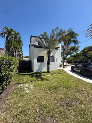 1703 SW 16th Miami FL 33145
