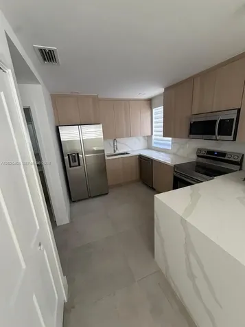 1703 SW 16th Miami FL 33145