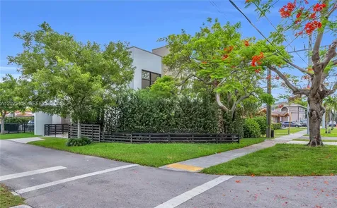 2841 SW 27th Street Miami FL 33133