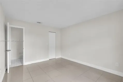 841 NE 207th Lane Miami FL 33179