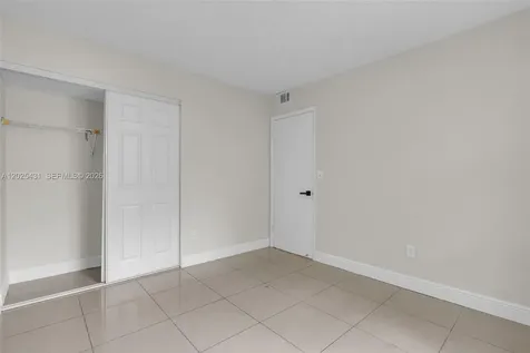 841 NE 207th Lane Miami FL 33179