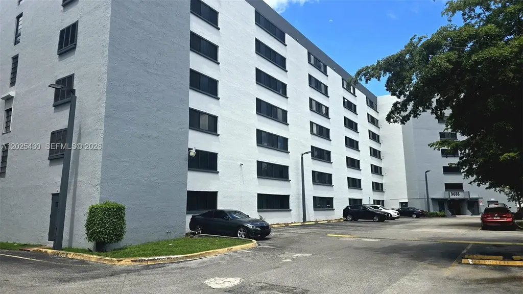 9688 Fontainebleau Boulevard Miami FL 33172