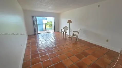 9688 Fontainebleau Boulevard Miami FL 33172