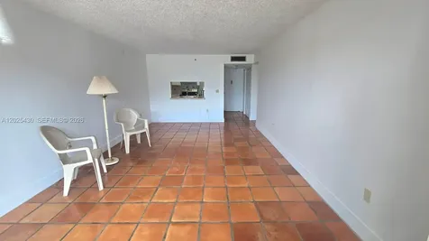 9688 Fontainebleau Boulevard Miami FL 33172