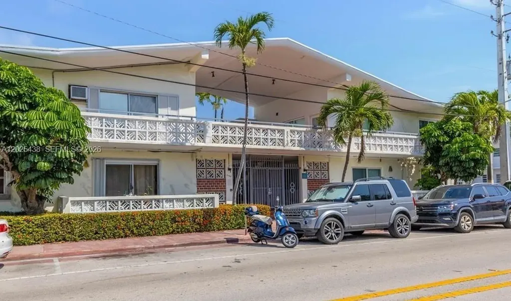 8040 Tatum Waterway Drive Miami Beach FL 33141