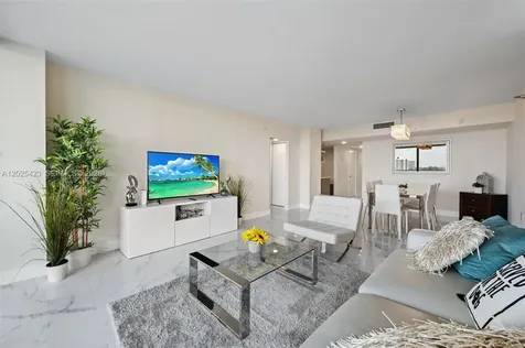 20505 E Country Club Drive Aventura FL 33180