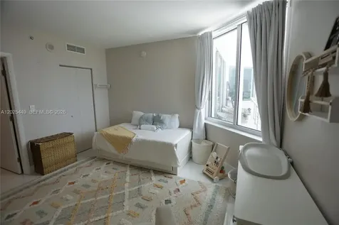 325 S Biscayne Boulevard Miami FL 33131