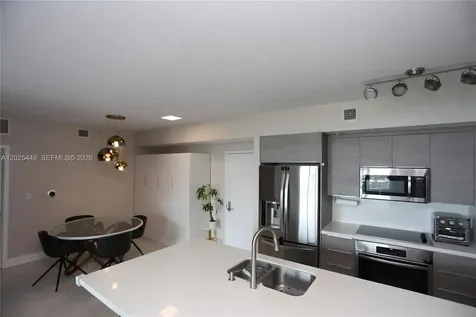 325 S Biscayne Boulevard Miami FL 33131