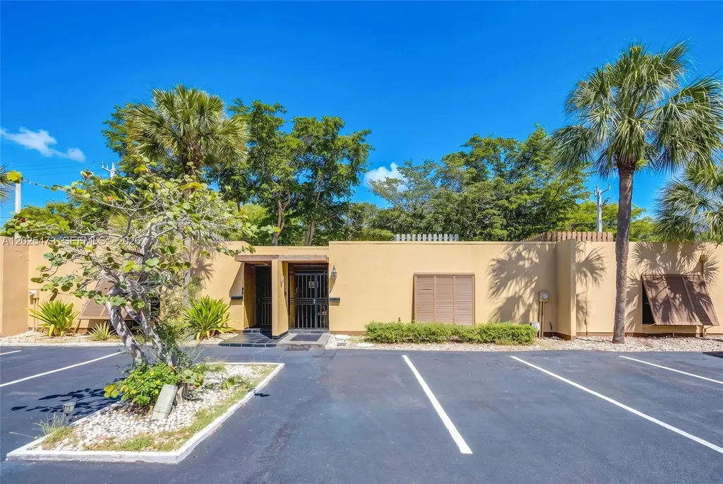 6705 Kingsmoor Way Miami Lakes FL 33014