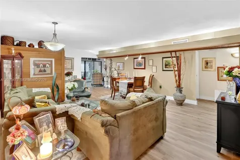 6705 Kingsmoor Way Miami Lakes FL 33014