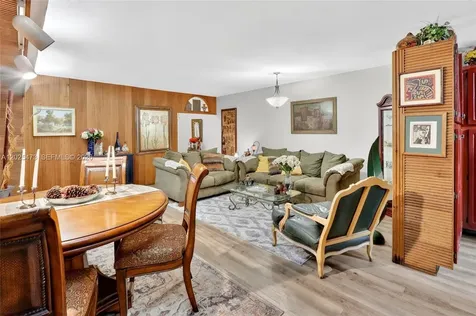 6705 Kingsmoor Way Miami Lakes FL 33014