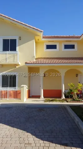 7477 NW 181 Hialeah FL 33015