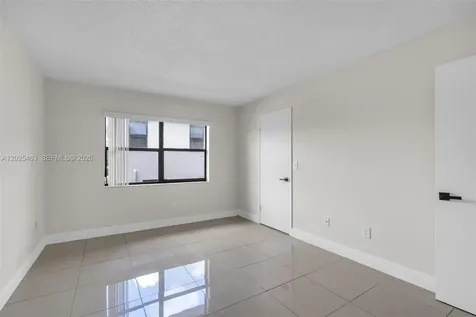 841 NE 207th Lane Miami FL 33179