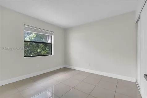 841 NE 207th Lane Miami FL 33179