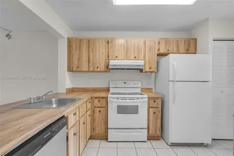 841 NE 207th Lane Miami FL 33179