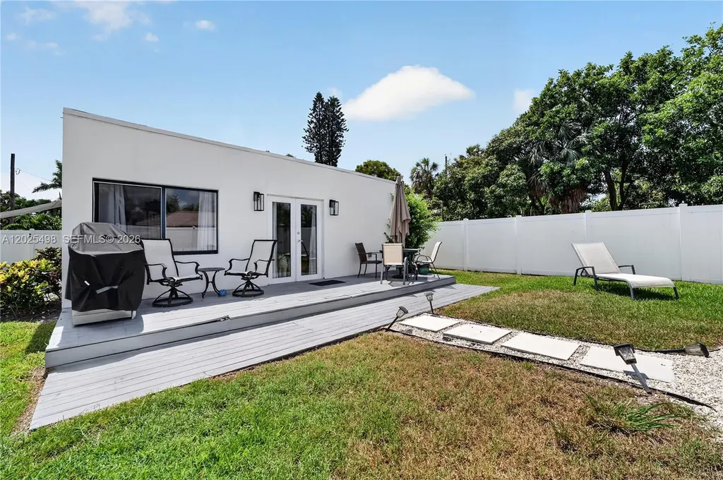 24 NW 13th Avenue Delray Beach FL 33444