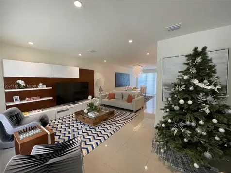 6471 NW 103rd Passage Doral FL 33178