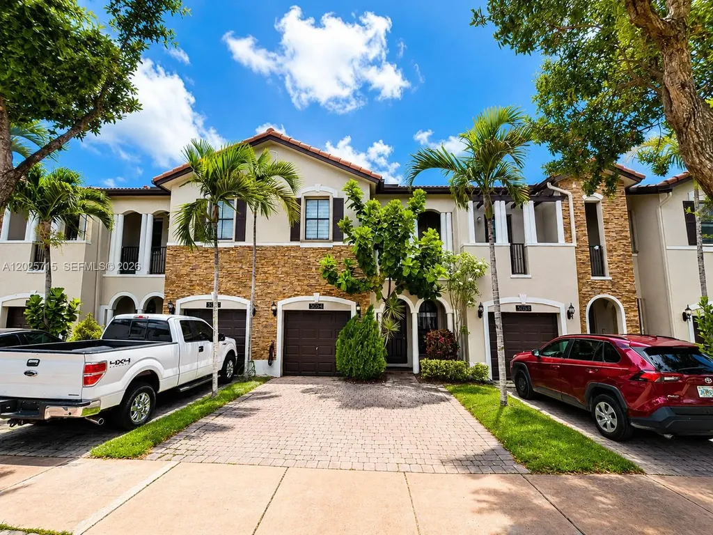 3054 NW 103rd Path Doral FL 33172