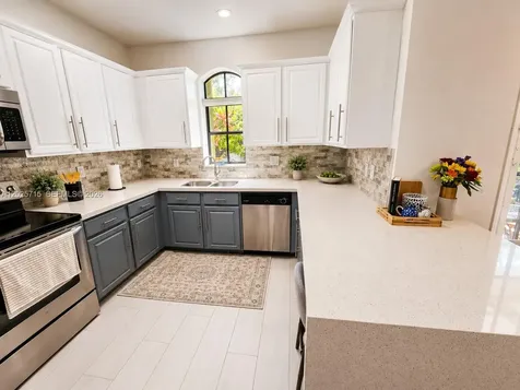 3054 NW 103rd Path Doral FL 33172