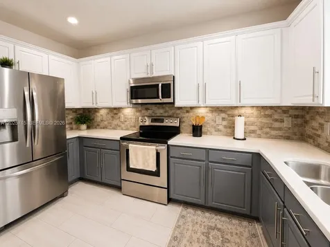 3054 NW 103rd Path Doral FL 33172
