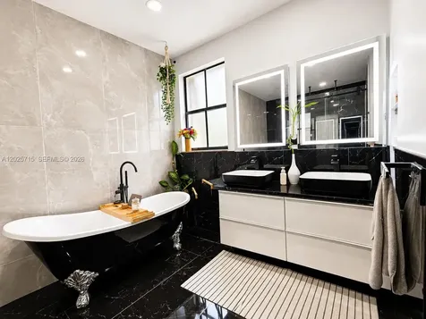 3054 NW 103rd Path Doral FL 33172