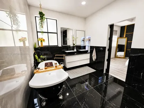 3054 NW 103rd Path Doral FL 33172
