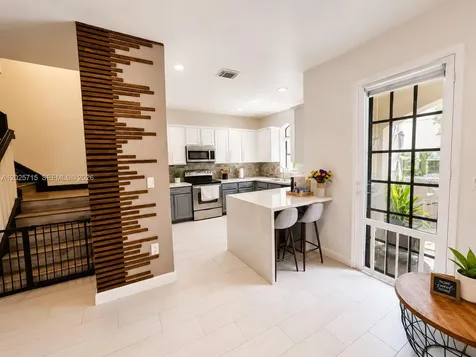 3054 NW 103rd Path Doral FL 33172