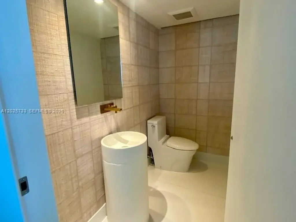 3951 S Ocean Drive Hollywood FL 33019