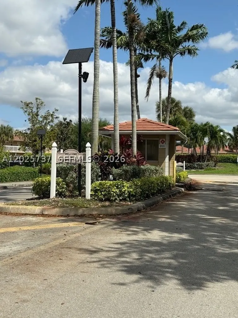 922 Twin Lake Drive Coral Springs FL 33071