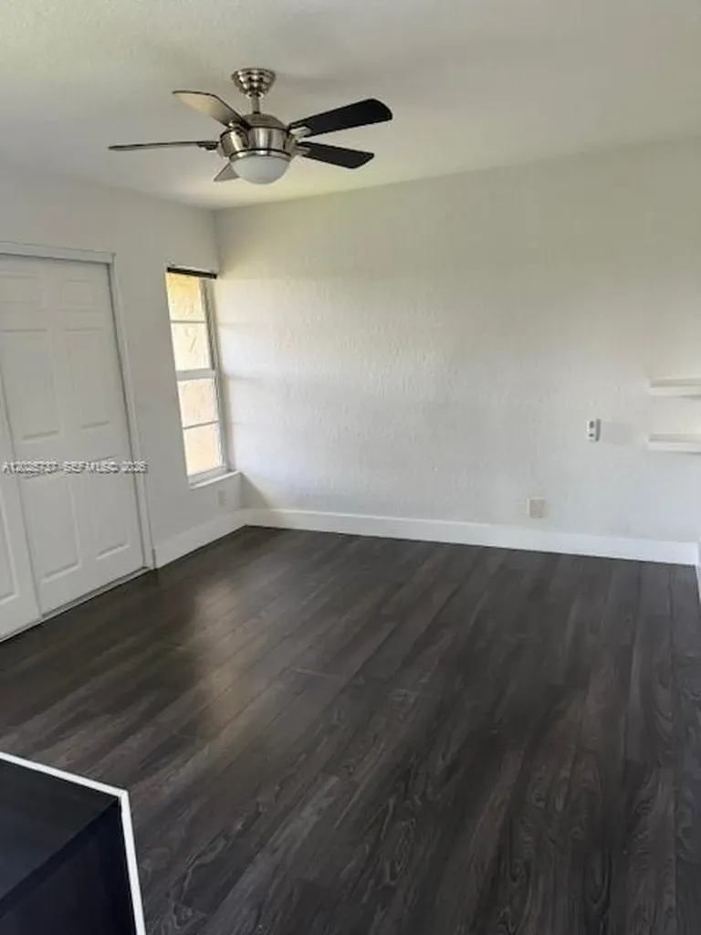 922 Twin Lake Drive Coral Springs FL 33071