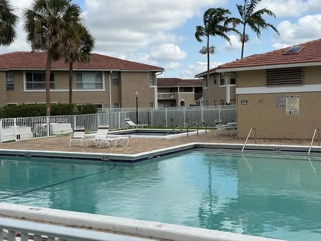 922 Twin Lake Drive Coral Springs FL 33071