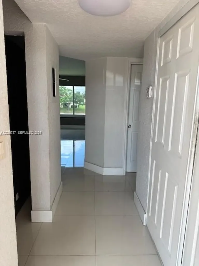 922 Twin Lake Drive Coral Springs FL 33071