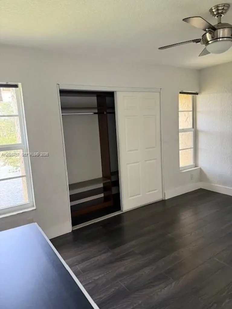 922 Twin Lake Drive Coral Springs FL 33071