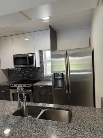 922 Twin Lake Drive Coral Springs FL 33071