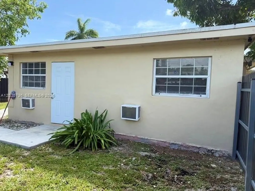 19521 NW 1st Court Miami Gardens FL 33169