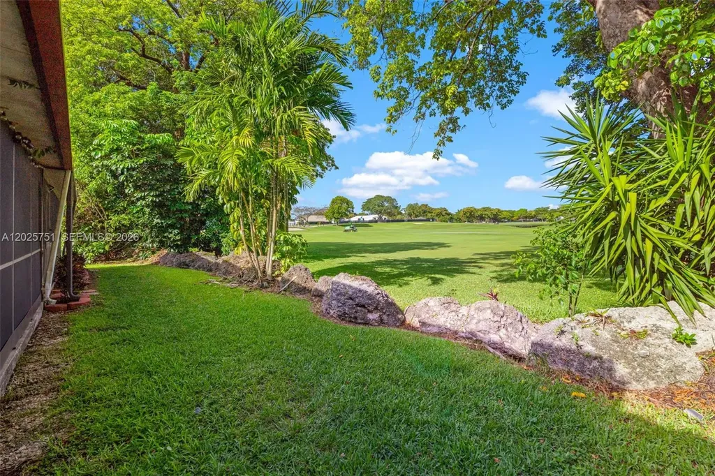 14357 Kendale Lakes Circle Miami FL 33183