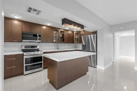 14357 Kendale Lakes Circle Miami FL 33183