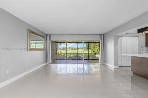 14357 Kendale Lakes Circle Miami FL 33183