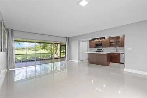 14357 Kendale Lakes Circle Miami FL 33183