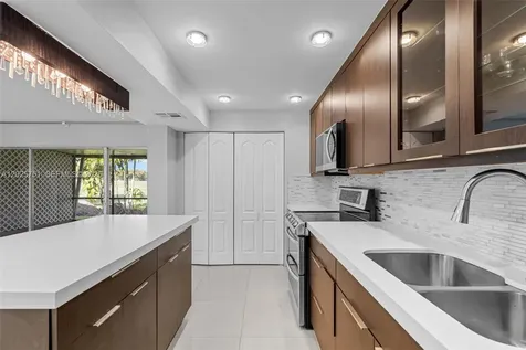 14357 Kendale Lakes Circle Miami FL 33183