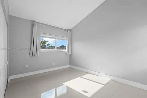 14357 Kendale Lakes Circle Miami FL 33183