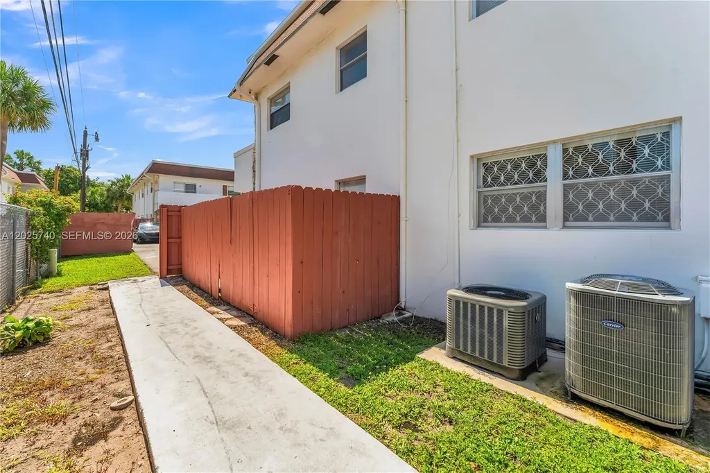 321 SW 1st Court Pompano Beach FL 33060