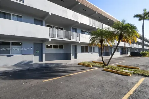 11195 SW 1st Street Sweetwater FL 33174